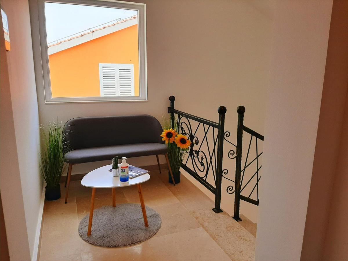 Holiday Beach House Apartment Grebastica Exterior photo